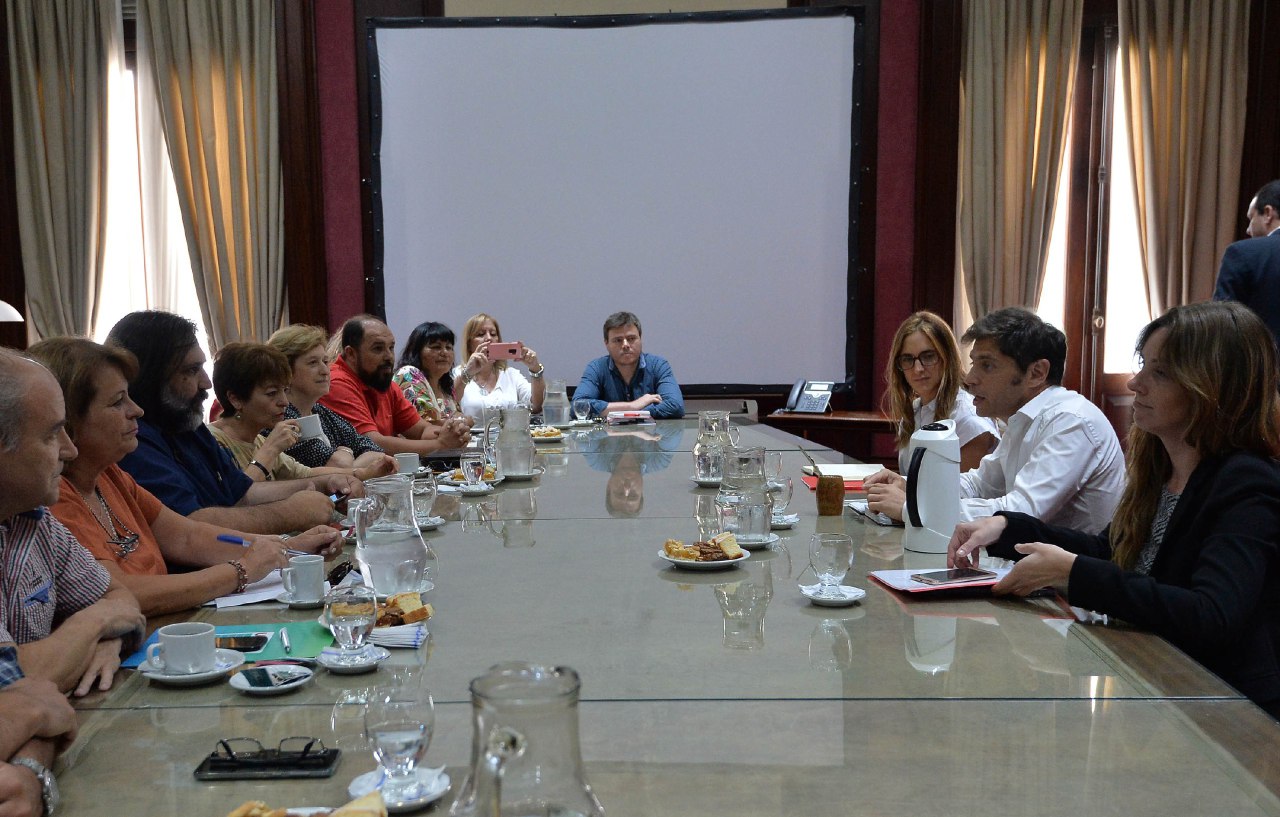 Axel Kicillof con docentes