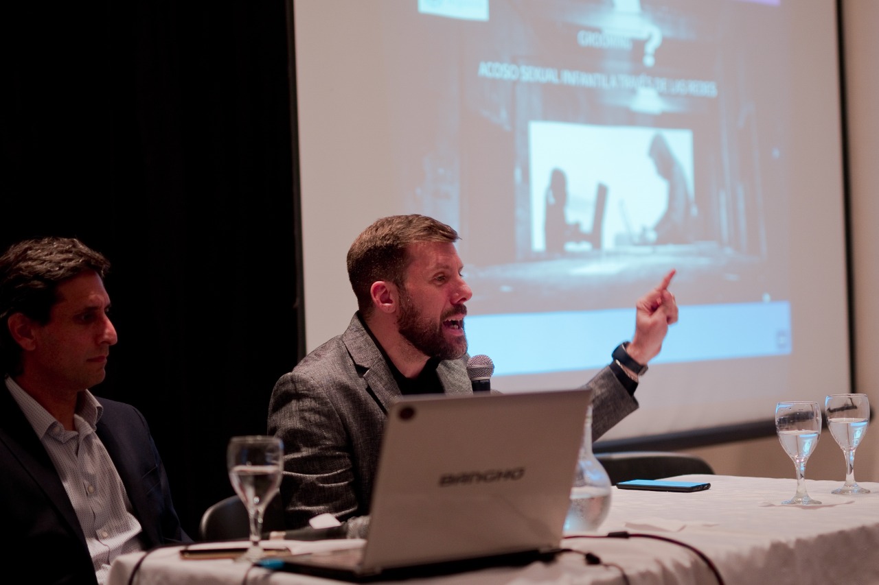 Hernan Navarro grooming