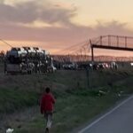 Colapsó un puente peatonal en Ruta 5, tras el impacto de un camión