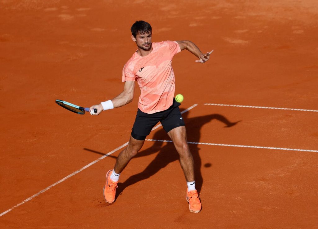 Tomás Etcheverry cierra el año con impulso: prácticas de elite y triunfo en Atenas