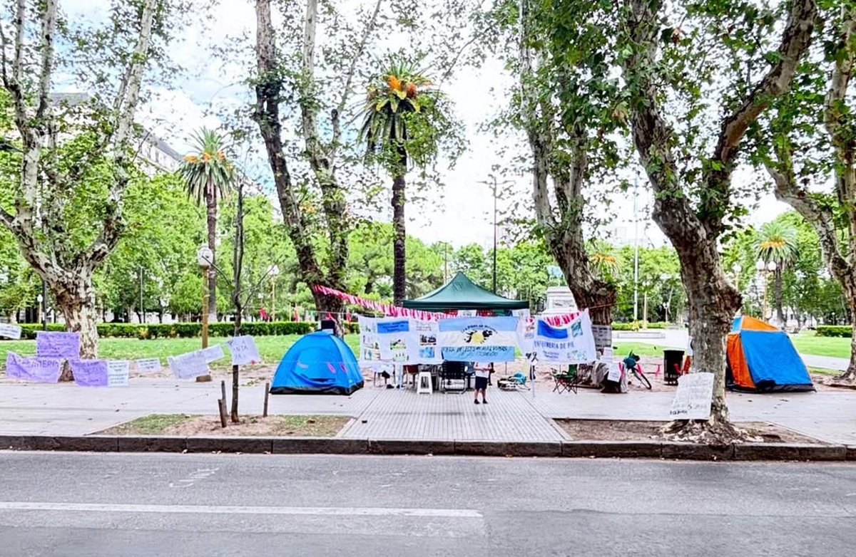 Enfermeros autoconvocados de Santa Fe marcharán por salarios y reconocimiento profesional