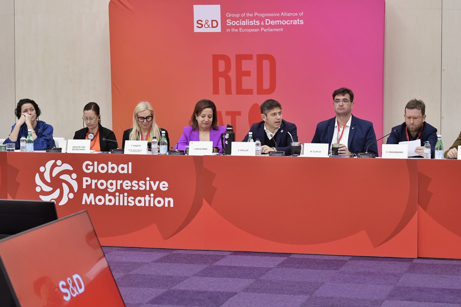 Durante su exposición en la cumbre progresista, Kicillof llamó a "defender otra mirada" sobre el lugar que Argentina debe ocupar en el mundo.