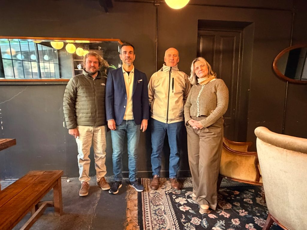 El senador bonaerense, Pablo Petrecca, visitó Bragado para conocer de primera mano las dificultades que atraviesan y trasladar esas inquietudes al ámbito legislativo.